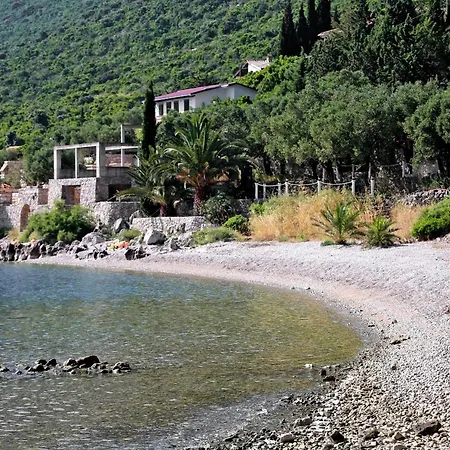 Triple 258a 3* Trpanj